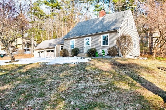 83 Richardson Dr, Fitchburg, MA 01420