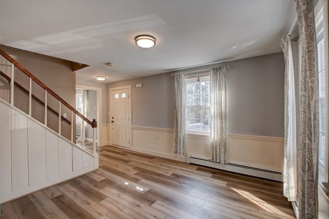 83 Richardson Dr, Fitchburg, MA 01420