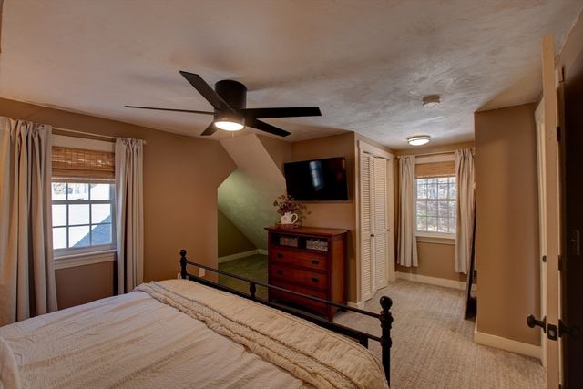 83 Richardson Dr, Fitchburg, MA 01420