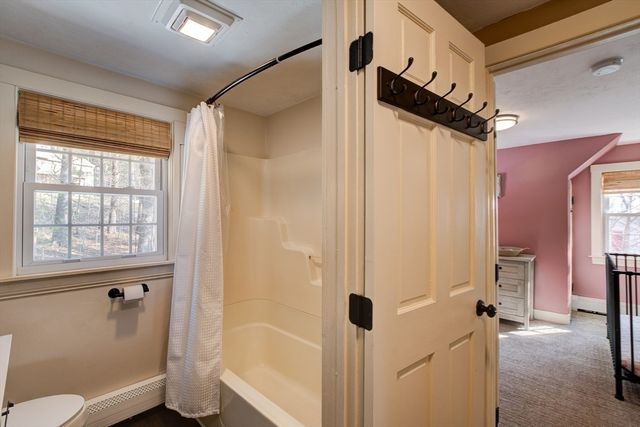 83 Richardson Dr, Fitchburg, MA 01420