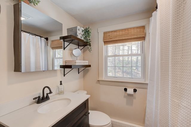 83 Richardson Dr, Fitchburg, MA 01420