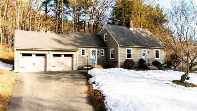 83 Richardson Dr, Fitchburg, MA 01420