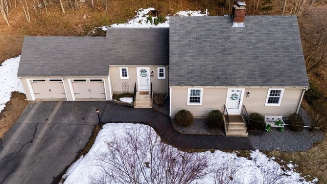 83 Richardson Dr, Fitchburg, MA 01420