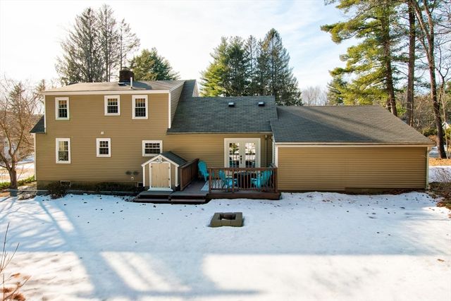 83 Richardson Dr, Fitchburg, MA 01420