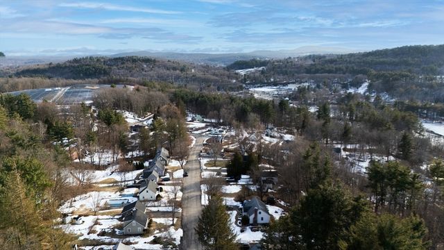 83 Richardson Dr, Fitchburg, MA 01420