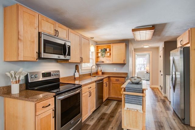 83 Richardson Dr, Fitchburg, MA 01420