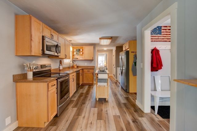 83 Richardson Dr, Fitchburg, MA 01420