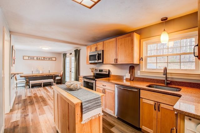 83 Richardson Dr, Fitchburg, MA 01420