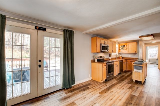 83 Richardson Dr, Fitchburg, MA 01420