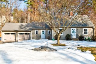 83 Richardson Dr, Fitchburg, MA 01420