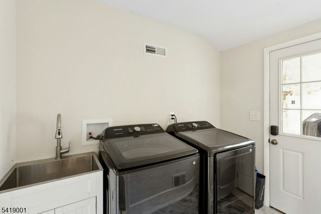 81 Atlas Rd, Bernards Twp., NJ 07920