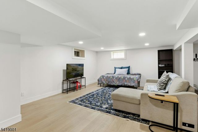 81 Atlas Rd, Bernards Twp., NJ 07920