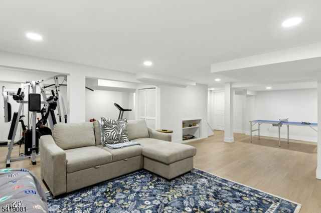 81 Atlas Rd, Bernards Twp., NJ 07920