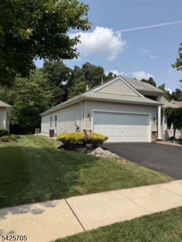 25 Daulton Dr, Franklin Twp., NJ 08873