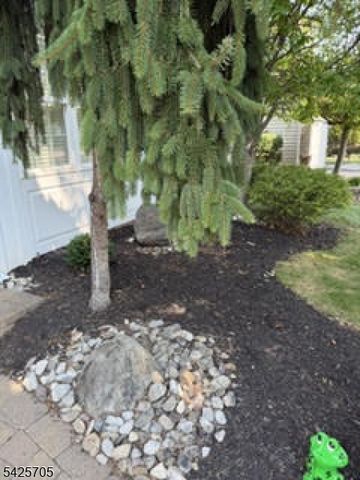 25 Daulton Dr, Franklin Twp., NJ 08873