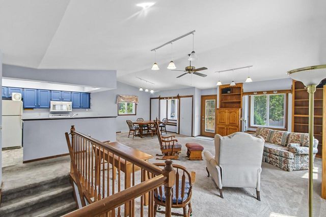 424 S Lexington Parkway, Deforest, WI 53532