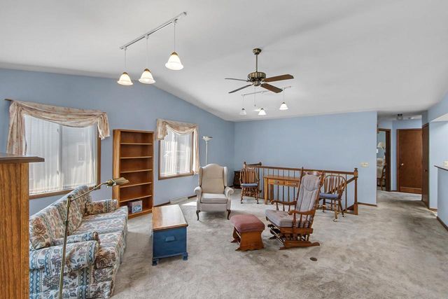 424 S Lexington Parkway, Deforest, WI 53532