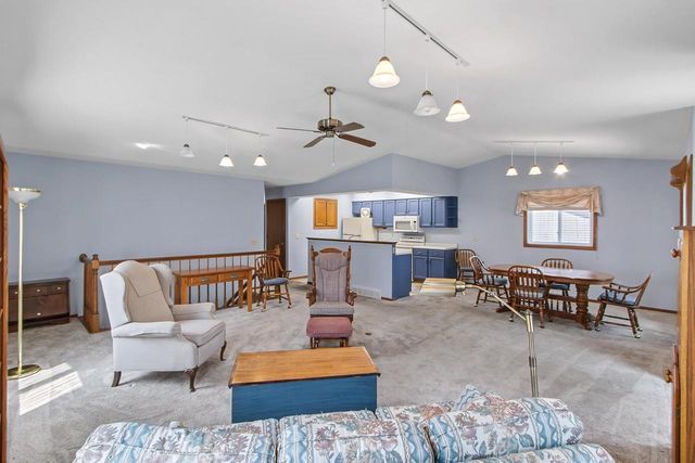 424 S Lexington Parkway, Deforest, WI 53532