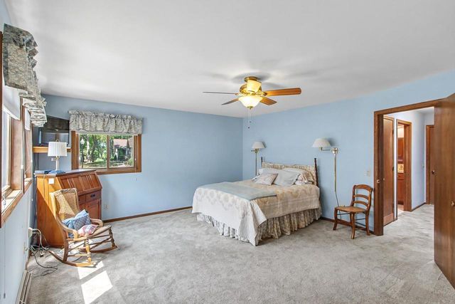 424 S Lexington Parkway, Deforest, WI 53532