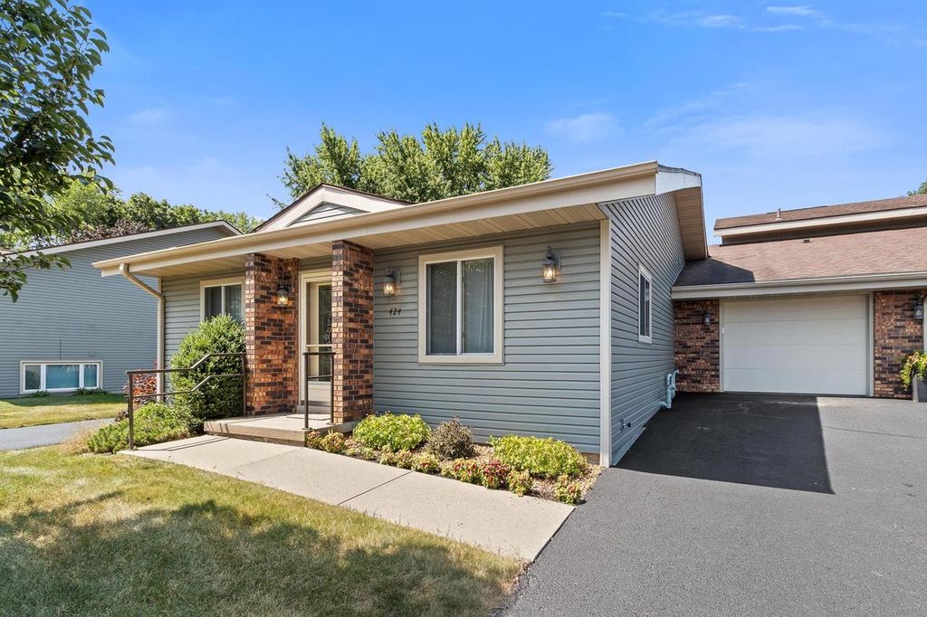 424 S Lexington Parkway, Deforest, WI 53532