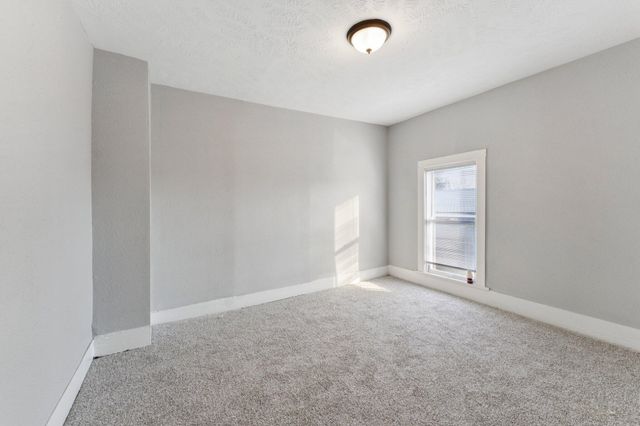 29 N 8TH Street, Council Bluffs, IA 51503