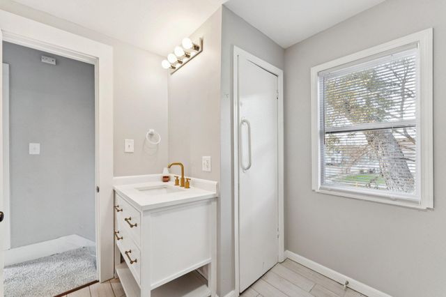 29 N 8TH Street, Council Bluffs, IA 51503