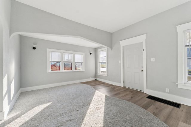 29 N 8TH Street, Council Bluffs, IA 51503