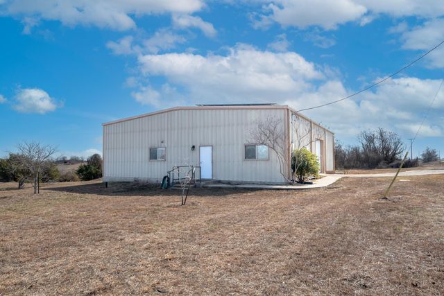 6016 Fm 2720, Maxwell, TX 78656
