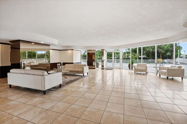 2841 N OCEAN Boulevard 301, Fort Lauderdale, FL 33308
