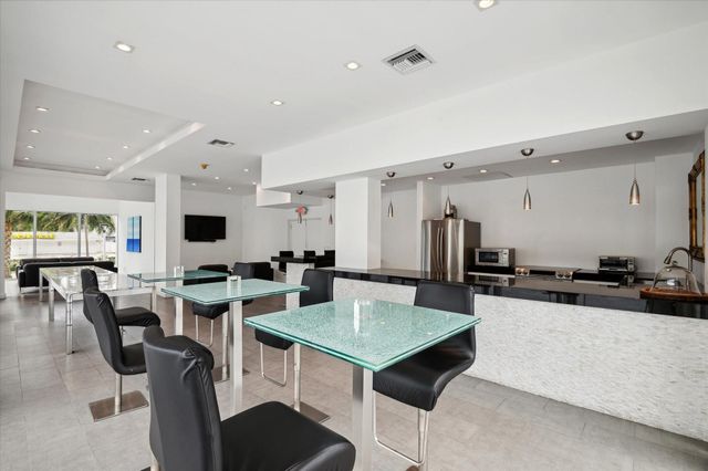 2841 N OCEAN Boulevard 301, Fort Lauderdale, FL 33308