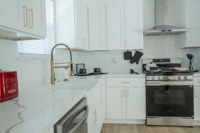 5203 Brookmeade Drive, Houston, TX 77045