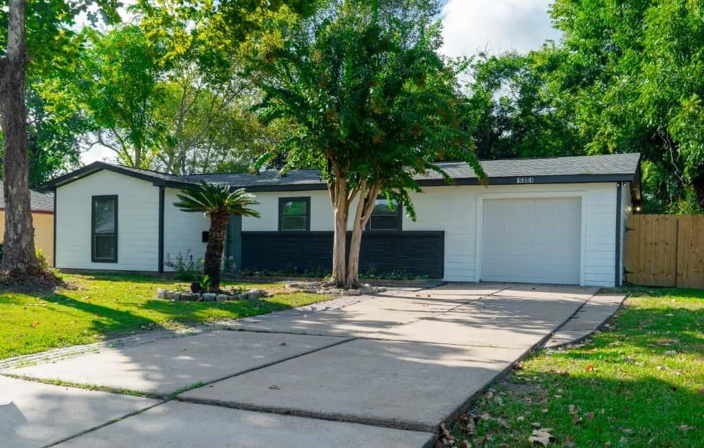 5203 Brookmeade Drive, Houston, TX 77045