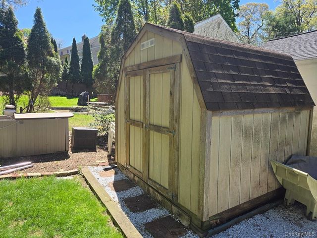 30 Greenvale Circle, White Plains, NY 10607