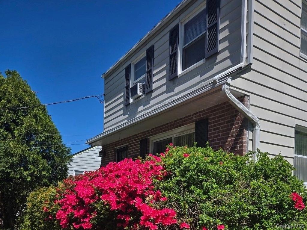 30 Greenvale Circle, White Plains, NY 10607 — photo 2