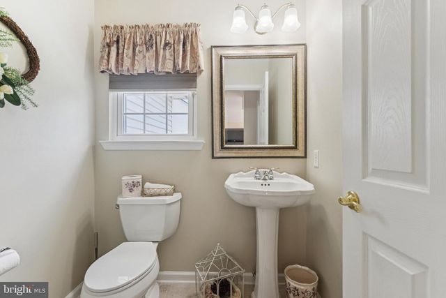 5 TOBY WELLS CT, Delran, NJ 08075