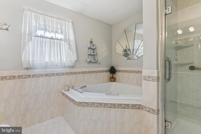 5 TOBY WELLS CT, Delran, NJ 08075