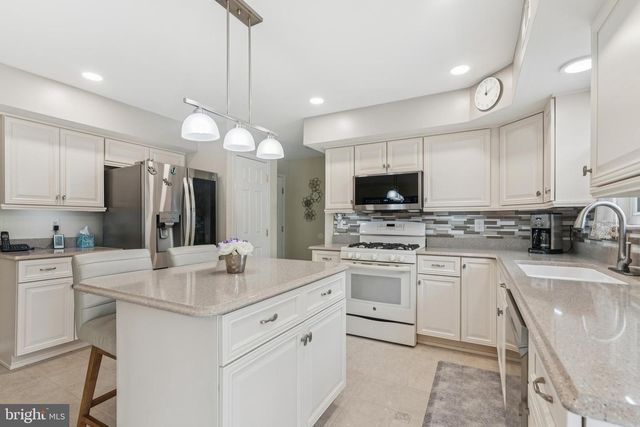 5 TOBY WELLS CT, Delran, NJ 08075