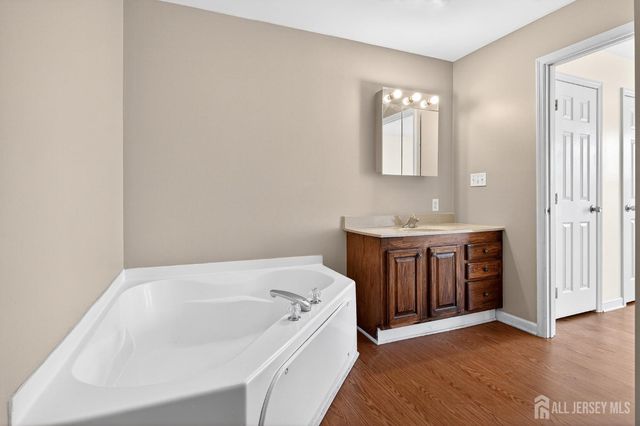 977 Cox Road, North Brunswick, NJ 08902