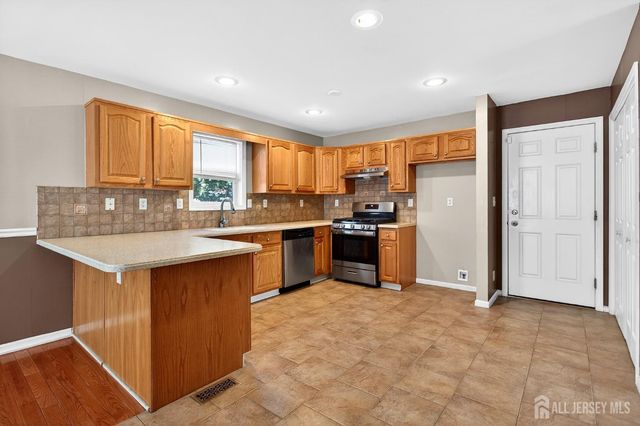 977 Cox Road, North Brunswick, NJ 08902