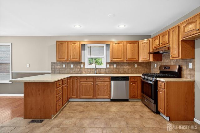 977 Cox Road, North Brunswick, NJ 08902