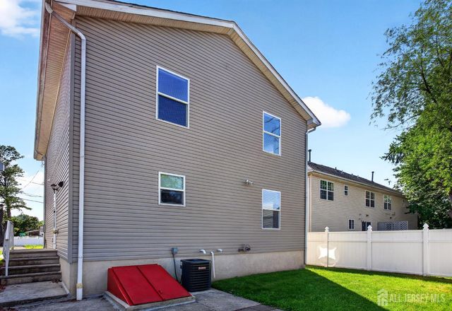 977 Cox Road, North Brunswick, NJ 08902