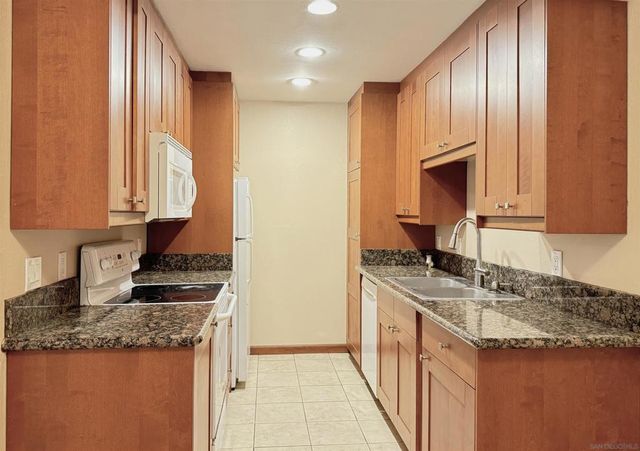 8520 Via Mallorca J, La Jolla, CA 92037