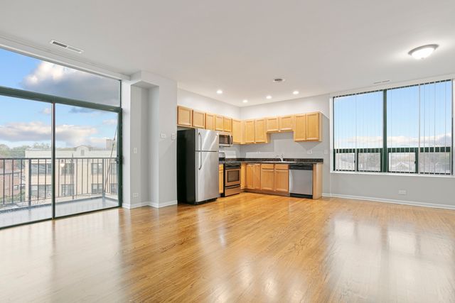 2451 W Howard Street 401, Chicago, IL 60645