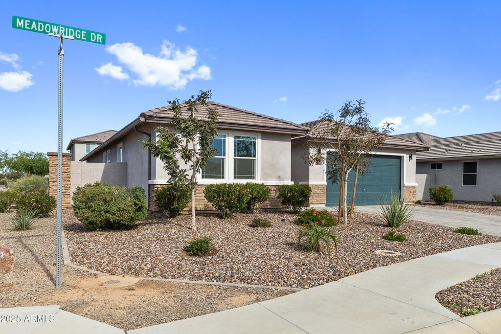 1170 E MEADOWRIDGE Drive, Casa Grande, AZ 85122 — photo 2