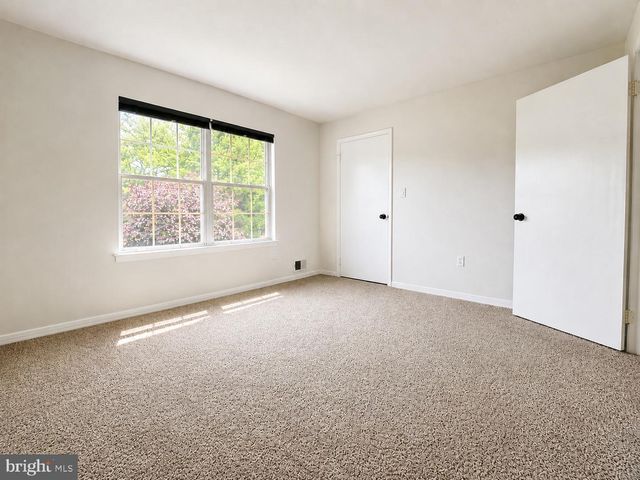 17 BARBERRY CT, Lawrence Township, NJ 08648