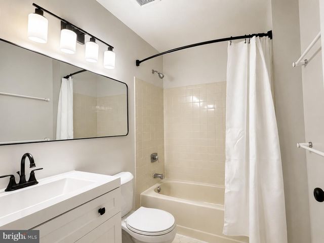17 BARBERRY CT, Lawrence Township, NJ 08648