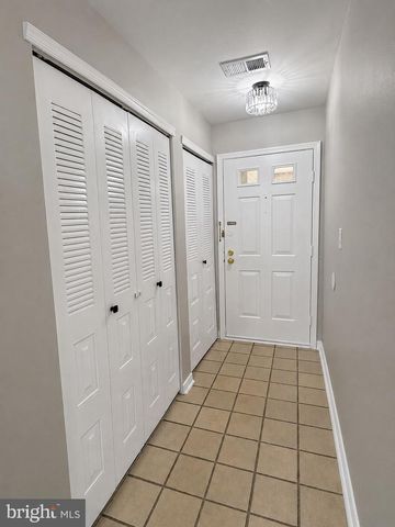 17 BARBERRY CT, Lawrence Township, NJ 08648