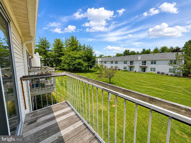 17 BARBERRY CT, Lawrence Township, NJ 08648