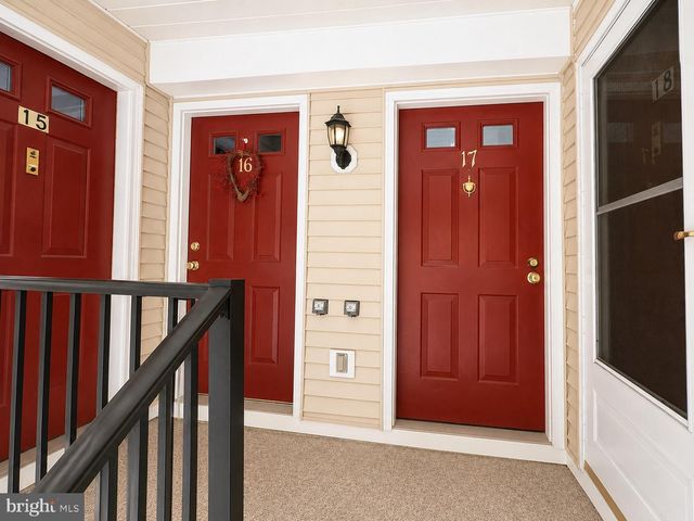 17 BARBERRY CT, Lawrence Township, NJ 08648