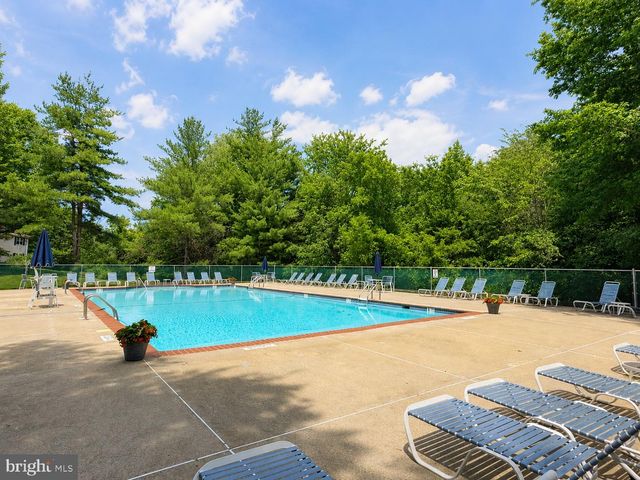 17 BARBERRY CT, Lawrence Township, NJ 08648